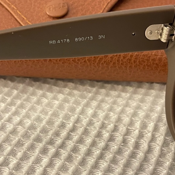 Ray Ban Sunglasses - Picture 6 of 7